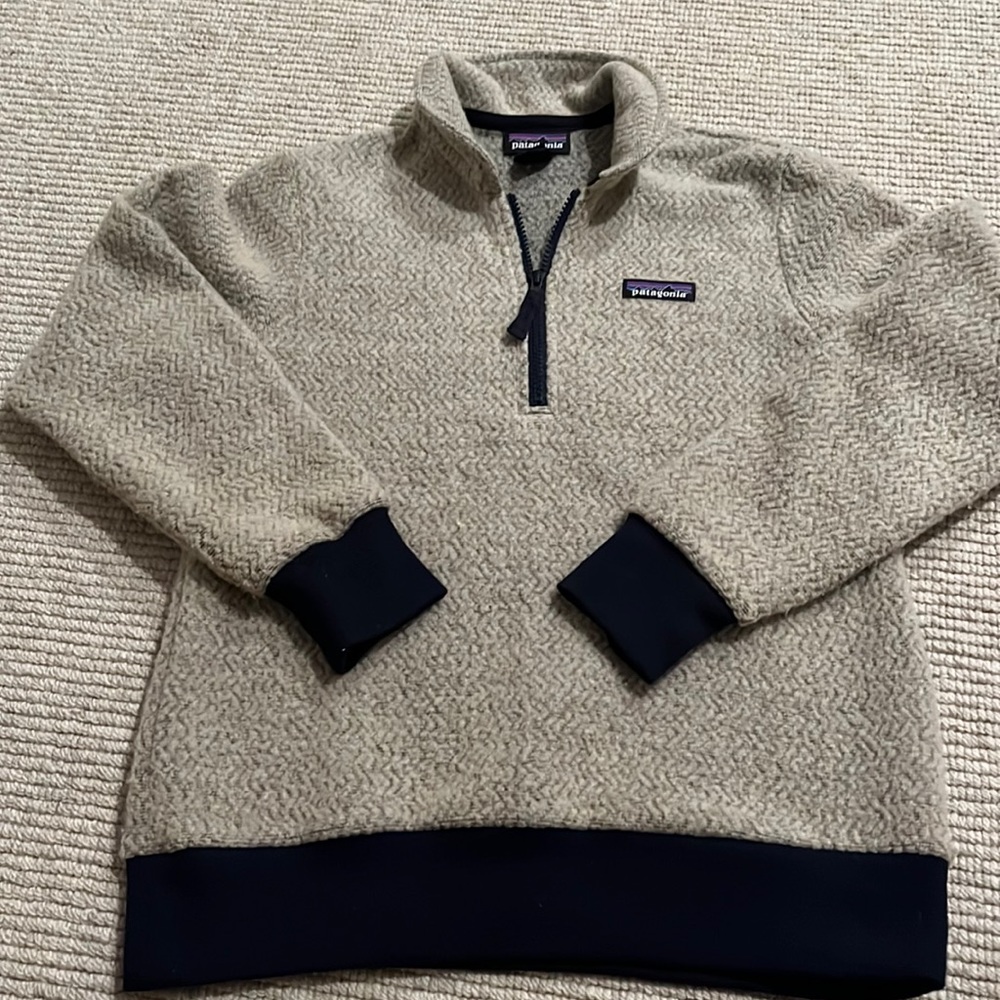 Patagonia Women's Beige and Black Sweater
